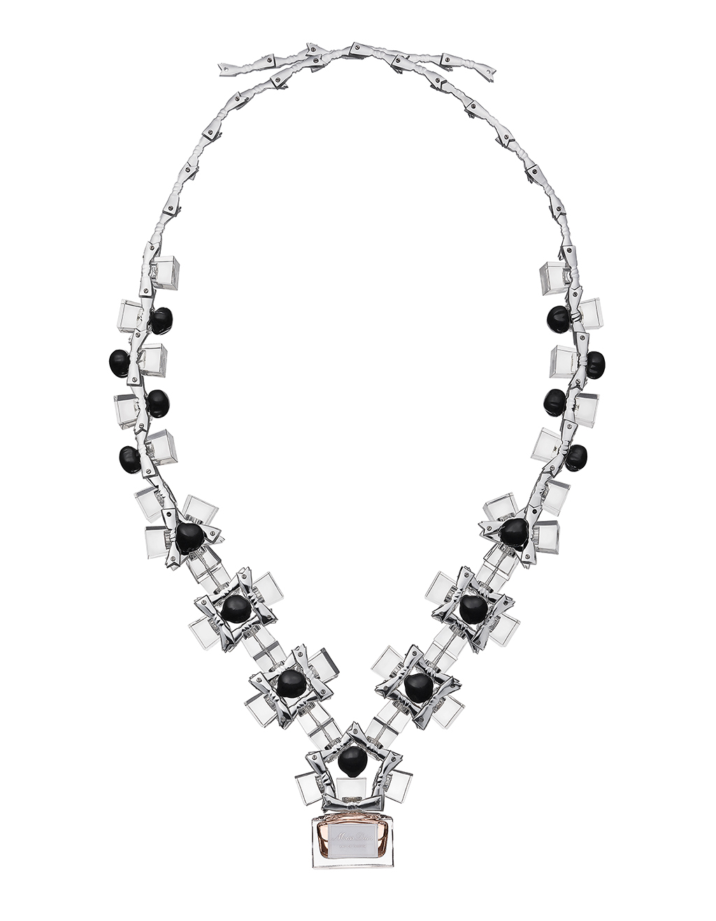 Dior Queen jubilee - Installation by ATELIER HAPAX